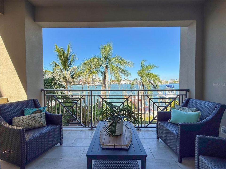 For Sale: $3,399,000 (4 beds, 4 baths, 4036 Square Feet)