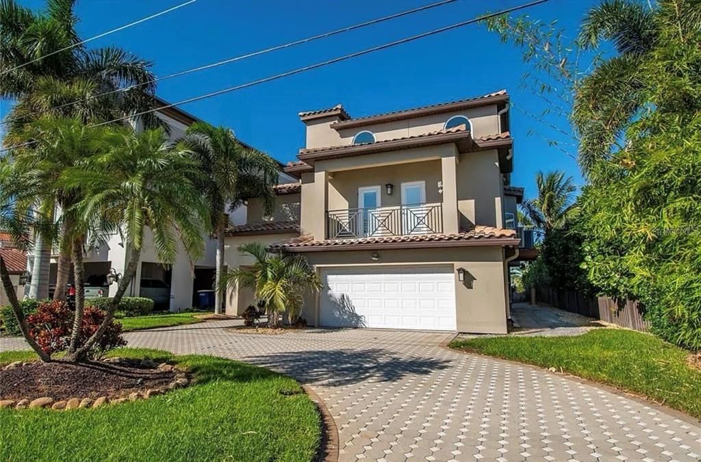 For Sale: $3,399,000 (4 beds, 4 baths, 4036 Square Feet)