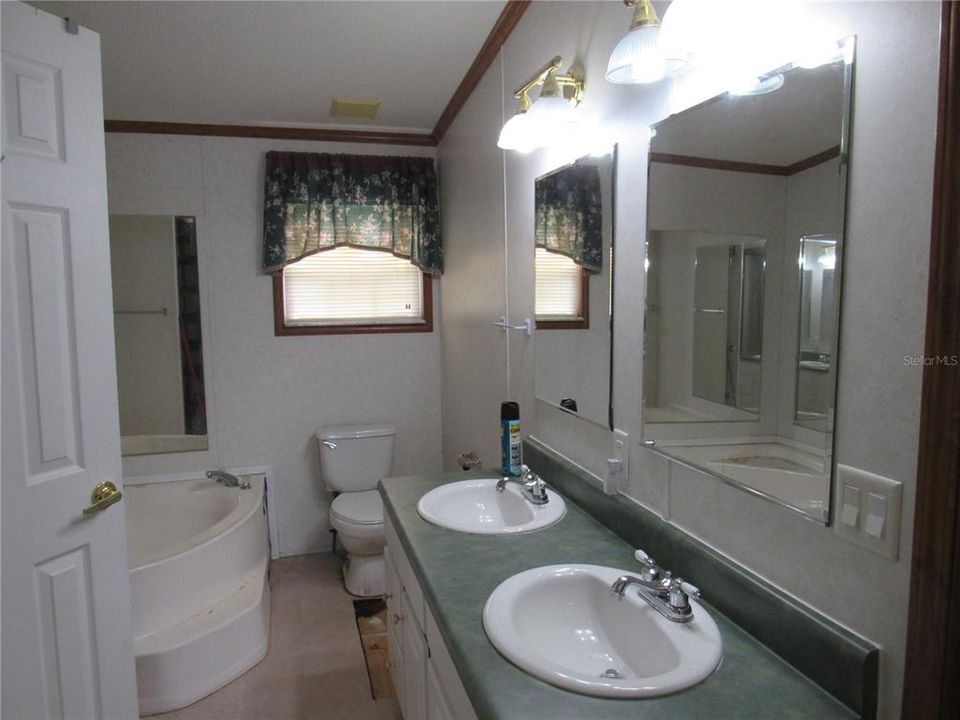 На продажу: $134,900 (3 спален, 2 ванн, 1188 Квадратных фут)