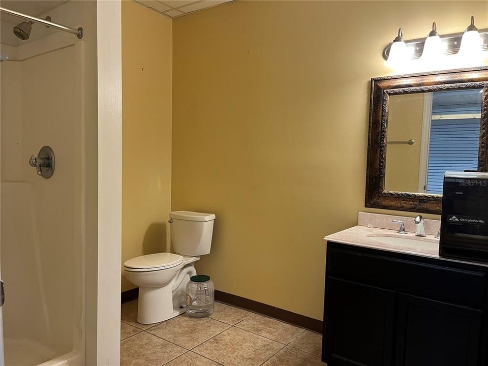 合同活跃: $349,500 (0 贝兹, 0 浴室, 1800 平方英尺)