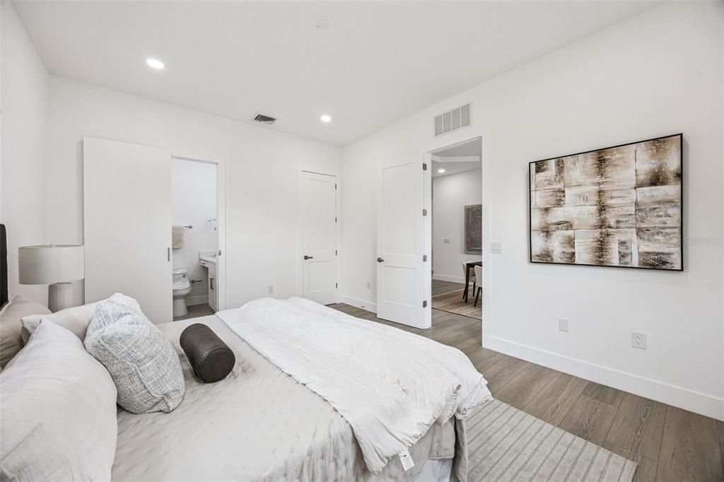 En Venta: $965,500 (5 camas, 4 baños, 2483 Pies cuadrados)