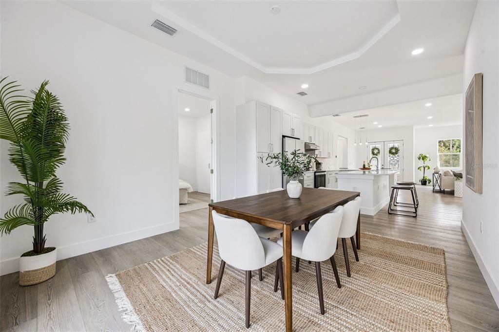 En Venta: $965,500 (5 camas, 4 baños, 2483 Pies cuadrados)