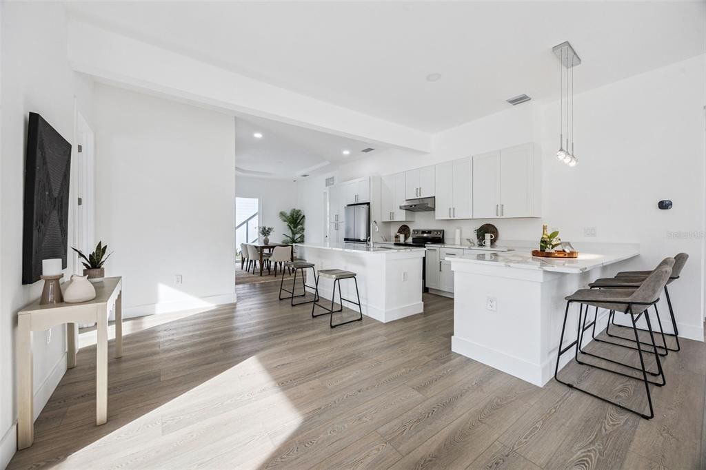 En Venta: $965,500 (5 camas, 4 baños, 2483 Pies cuadrados)