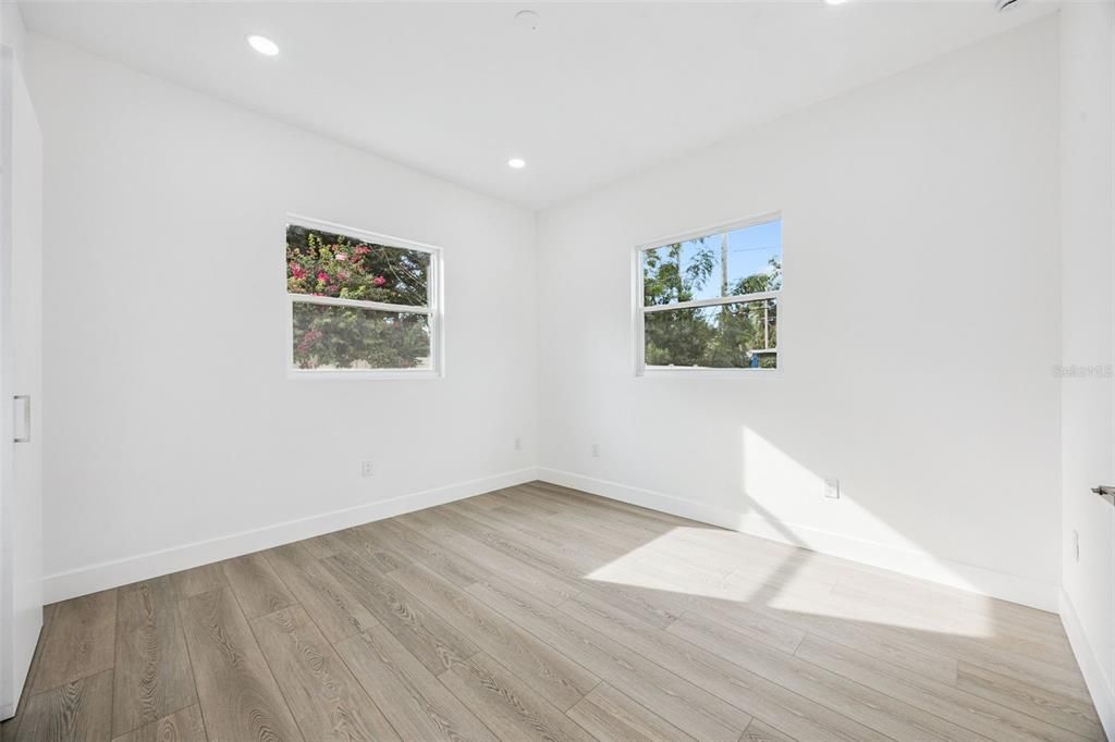 En Venta: $965,500 (5 camas, 4 baños, 2483 Pies cuadrados)