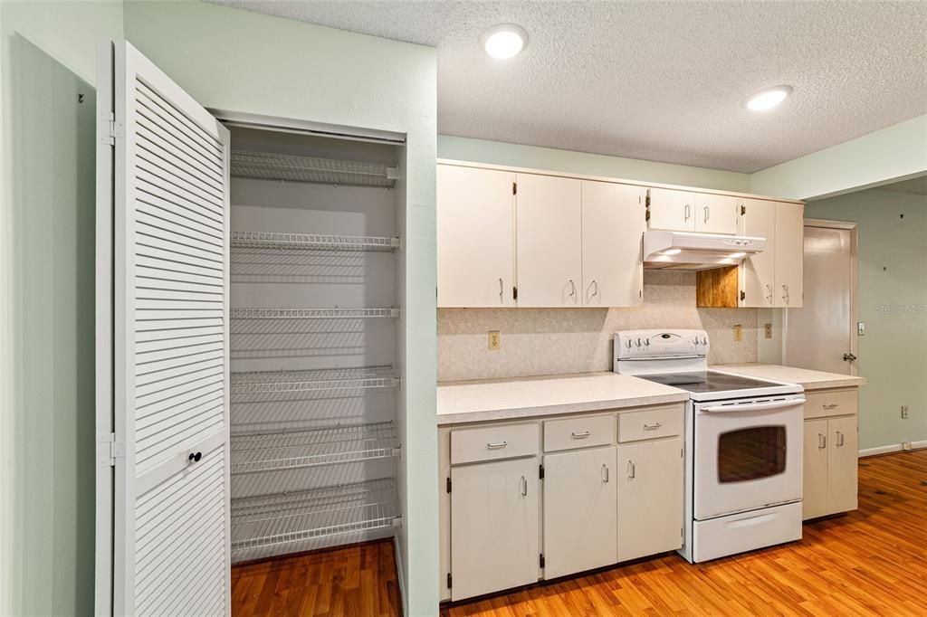 待售: $145,900 (2 贝兹, 2 浴室, 1612 平方英尺)