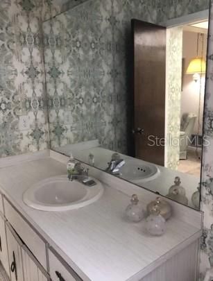 For Sale: $320,000 (2 beds, 2 baths, 1443 Square Feet)