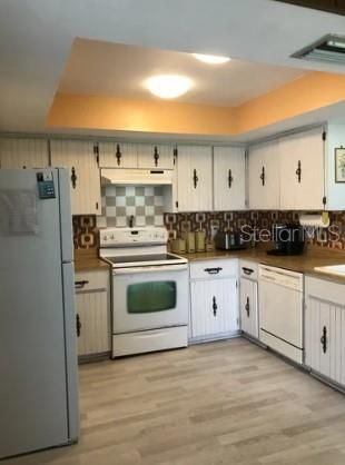 For Sale: $320,000 (2 beds, 2 baths, 1443 Square Feet)