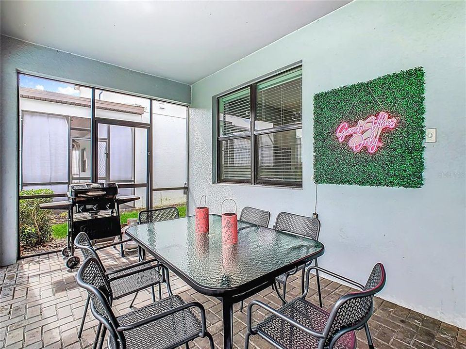 Active With Contract: $989,000 (8 beds, 5 baths, 4303 Square Feet)