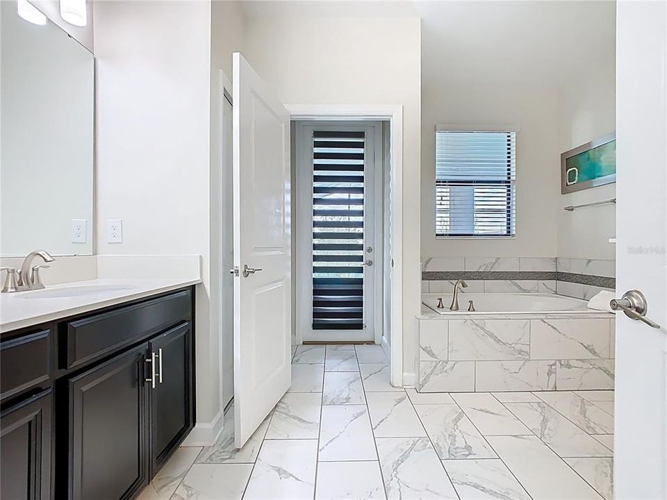 Active With Contract: $989,000 (8 beds, 5 baths, 4303 Square Feet)