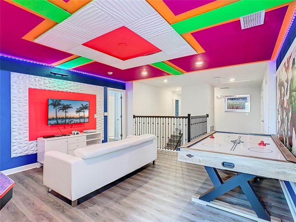 Active With Contract: $989,000 (8 beds, 5 baths, 4303 Square Feet)