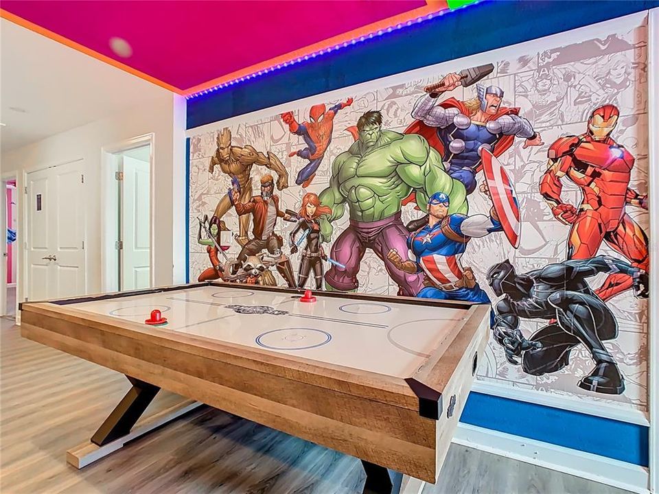 Active With Contract: $989,000 (8 beds, 5 baths, 4303 Square Feet)