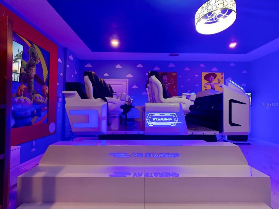 Active With Contract: $989,000 (8 beds, 5 baths, 4303 Square Feet)