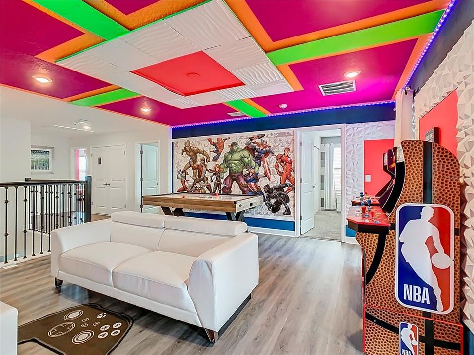 Active With Contract: $989,000 (8 beds, 5 baths, 4303 Square Feet)