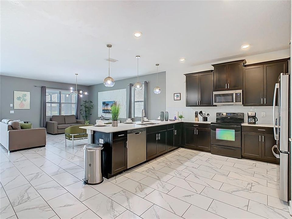 Active With Contract: $989,000 (8 beds, 5 baths, 4303 Square Feet)