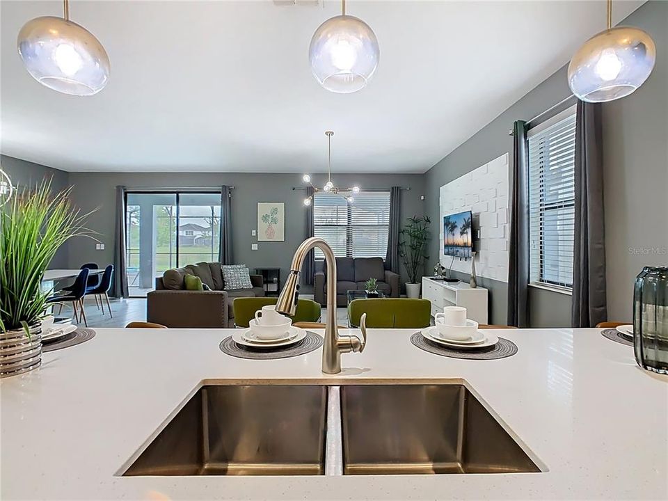 Active With Contract: $989,000 (8 beds, 5 baths, 4303 Square Feet)