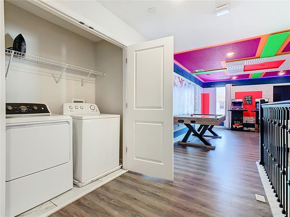 Active With Contract: $989,000 (8 beds, 5 baths, 4303 Square Feet)