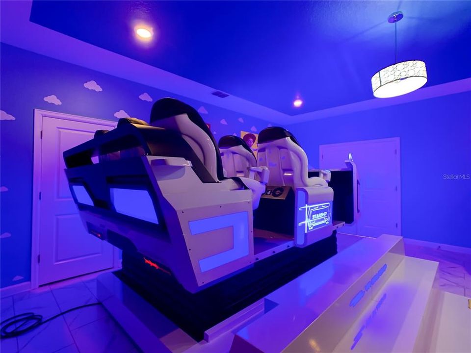 Active With Contract: $989,000 (8 beds, 5 baths, 4303 Square Feet)