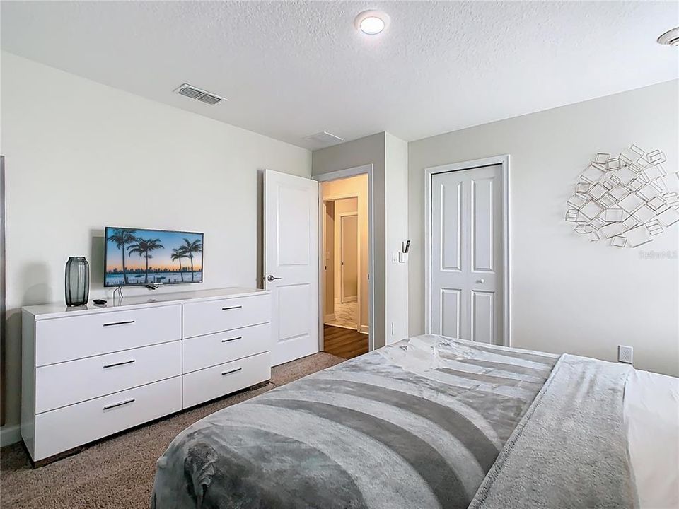 Active With Contract: $989,000 (8 beds, 5 baths, 4303 Square Feet)