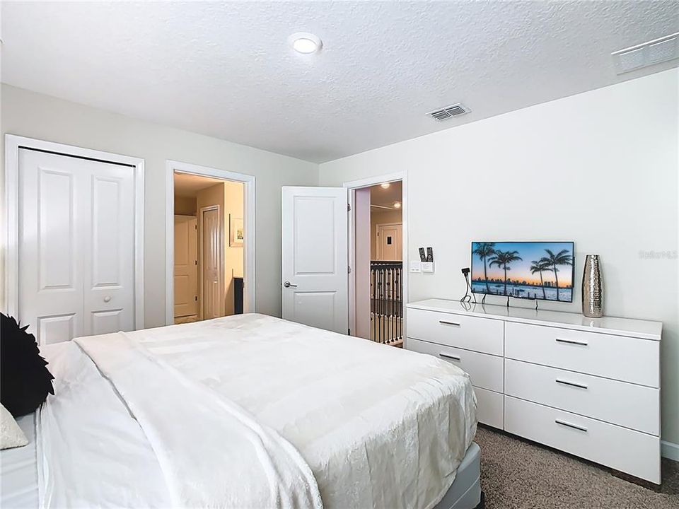 Active With Contract: $989,000 (8 beds, 5 baths, 4303 Square Feet)