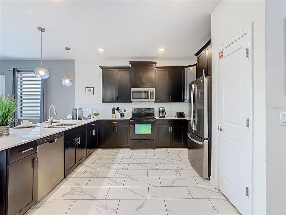 Active With Contract: $989,000 (8 beds, 5 baths, 4303 Square Feet)