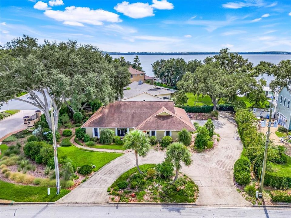 For Sale: $650,000 (3 beds, 2 baths, 2337 Square Feet)