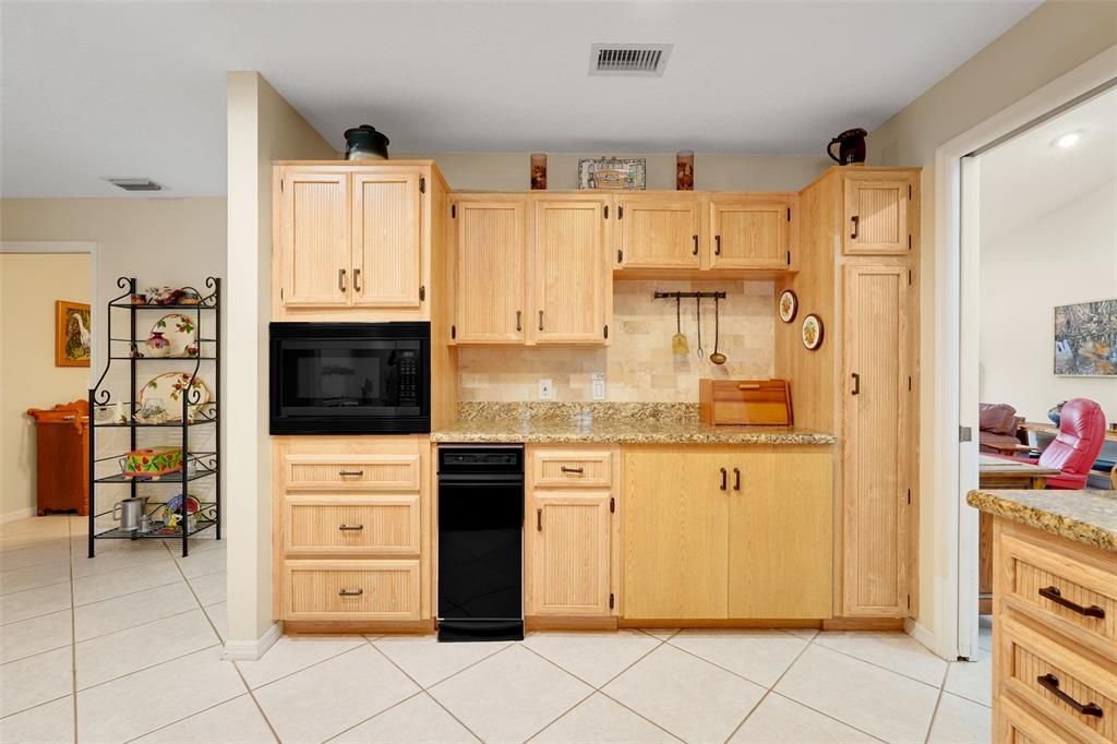 For Sale: $650,000 (3 beds, 2 baths, 2337 Square Feet)