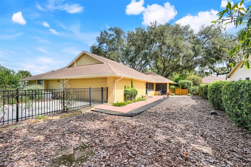 For Sale: $650,000 (3 beds, 2 baths, 2337 Square Feet)