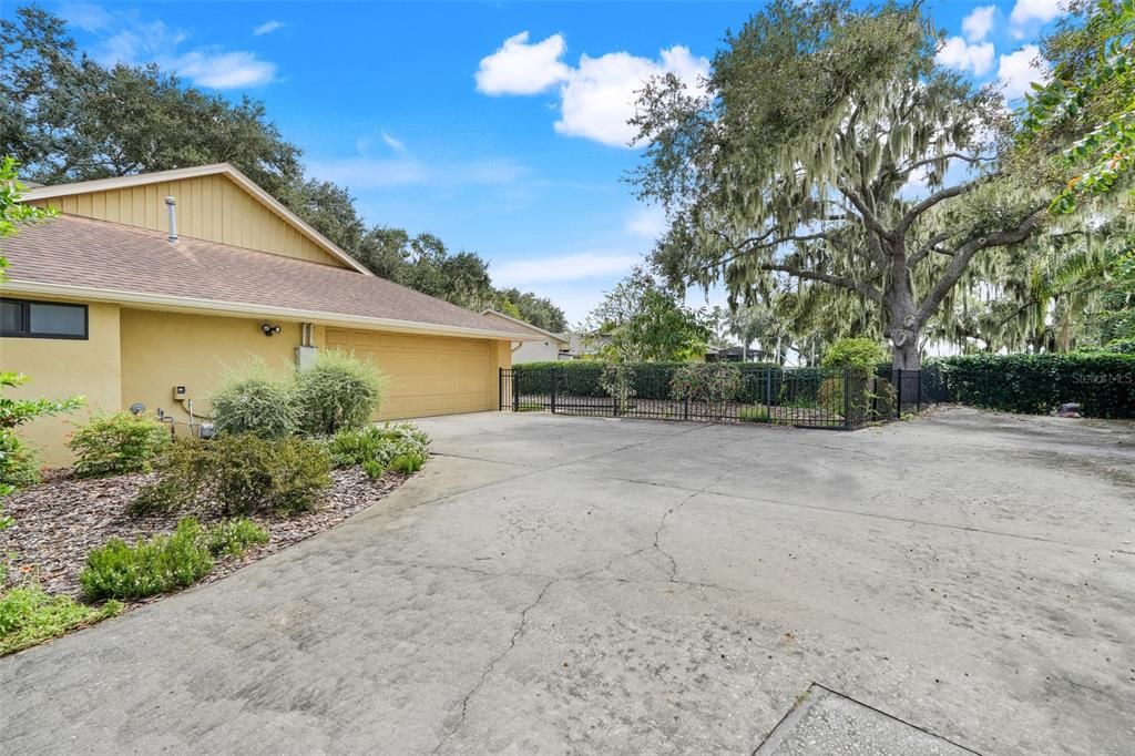 For Sale: $650,000 (3 beds, 2 baths, 2337 Square Feet)