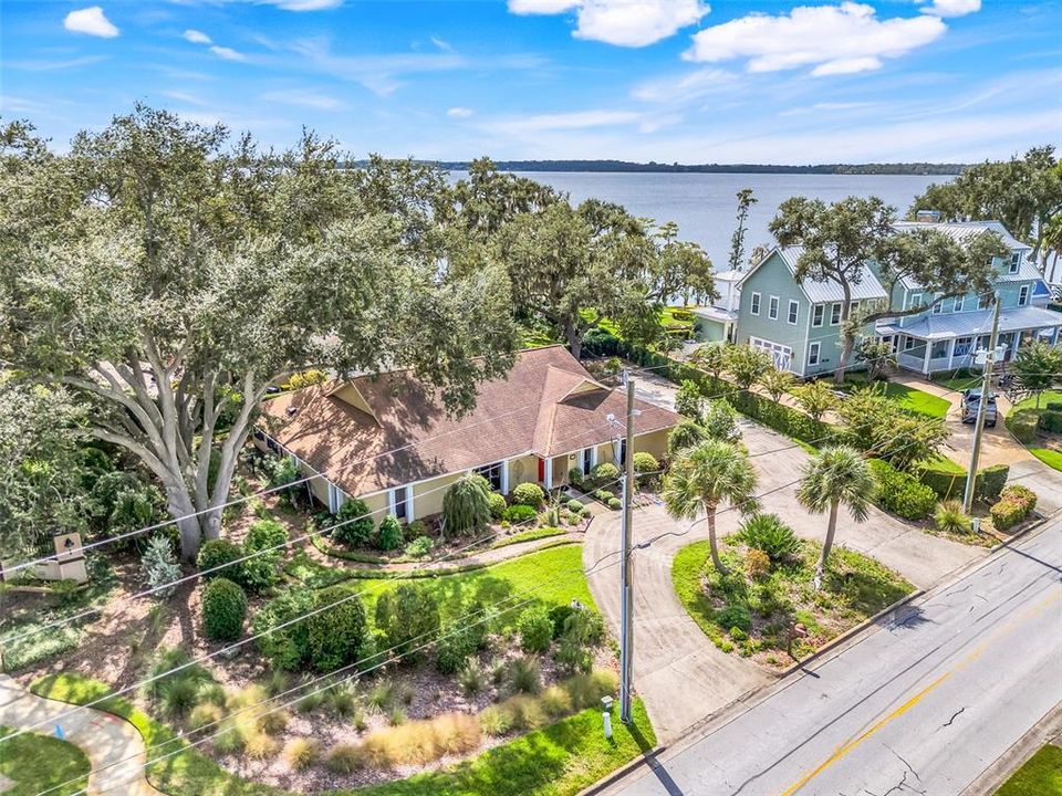 For Sale: $650,000 (3 beds, 2 baths, 2337 Square Feet)