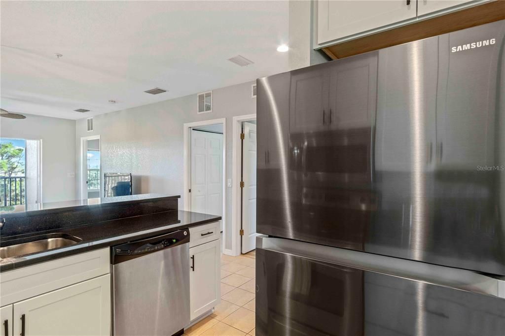 待售: $230,000 (2 贝兹, 2 浴室, 903 平方英尺)