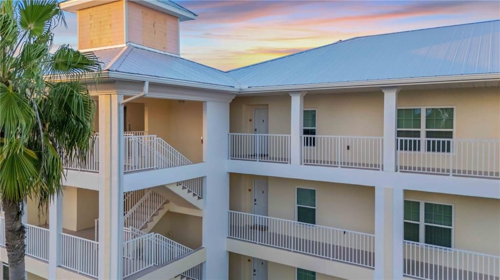 待售: $230,000 (2 贝兹, 2 浴室, 903 平方英尺)