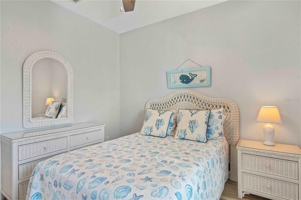 待售: $230,000 (2 贝兹, 2 浴室, 903 平方英尺)