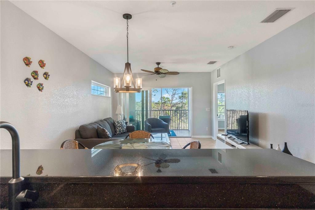 待售: $230,000 (2 贝兹, 2 浴室, 903 平方英尺)