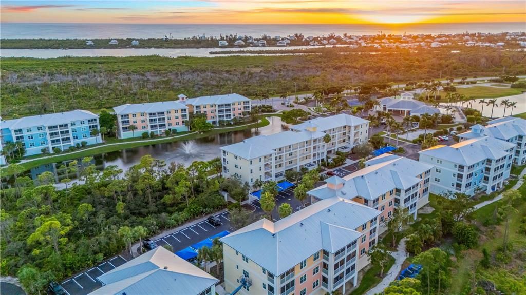 待售: $230,000 (2 贝兹, 2 浴室, 903 平方英尺)