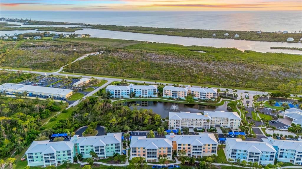 待售: $230,000 (2 贝兹, 2 浴室, 903 平方英尺)