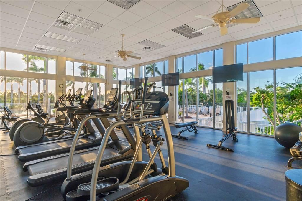 待售: $230,000 (2 贝兹, 2 浴室, 903 平方英尺)