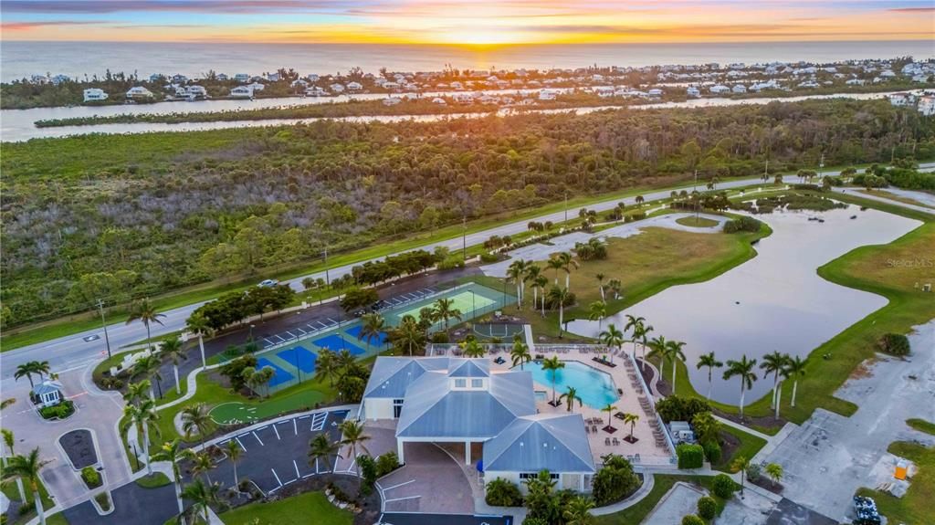 待售: $230,000 (2 贝兹, 2 浴室, 903 平方英尺)