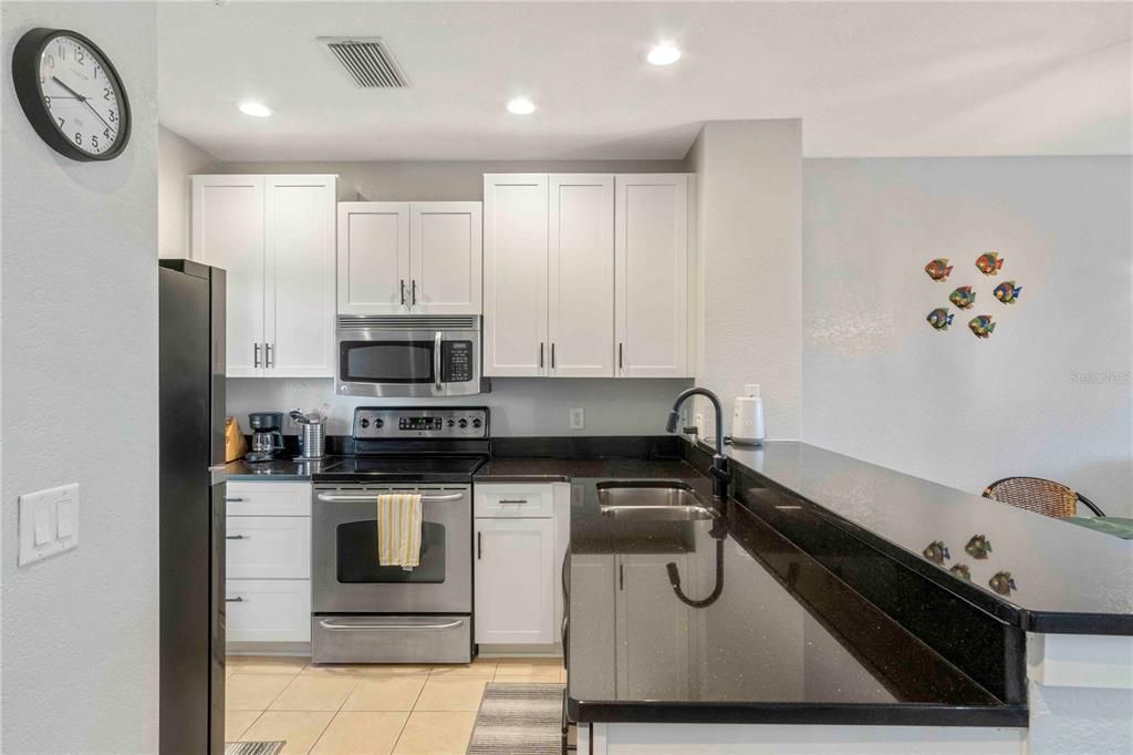 待售: $230,000 (2 贝兹, 2 浴室, 903 平方英尺)