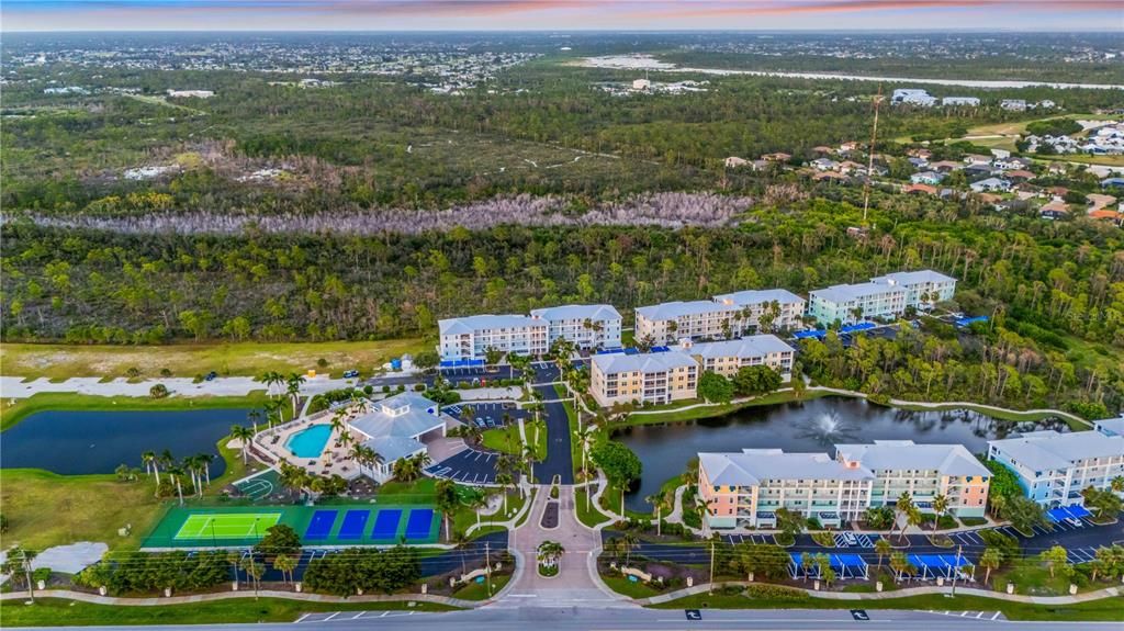 待售: $230,000 (2 贝兹, 2 浴室, 903 平方英尺)