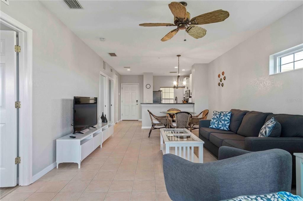 待售: $230,000 (2 贝兹, 2 浴室, 903 平方英尺)