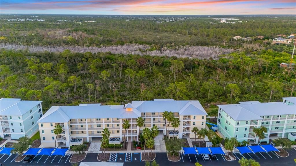 待售: $230,000 (2 贝兹, 2 浴室, 903 平方英尺)