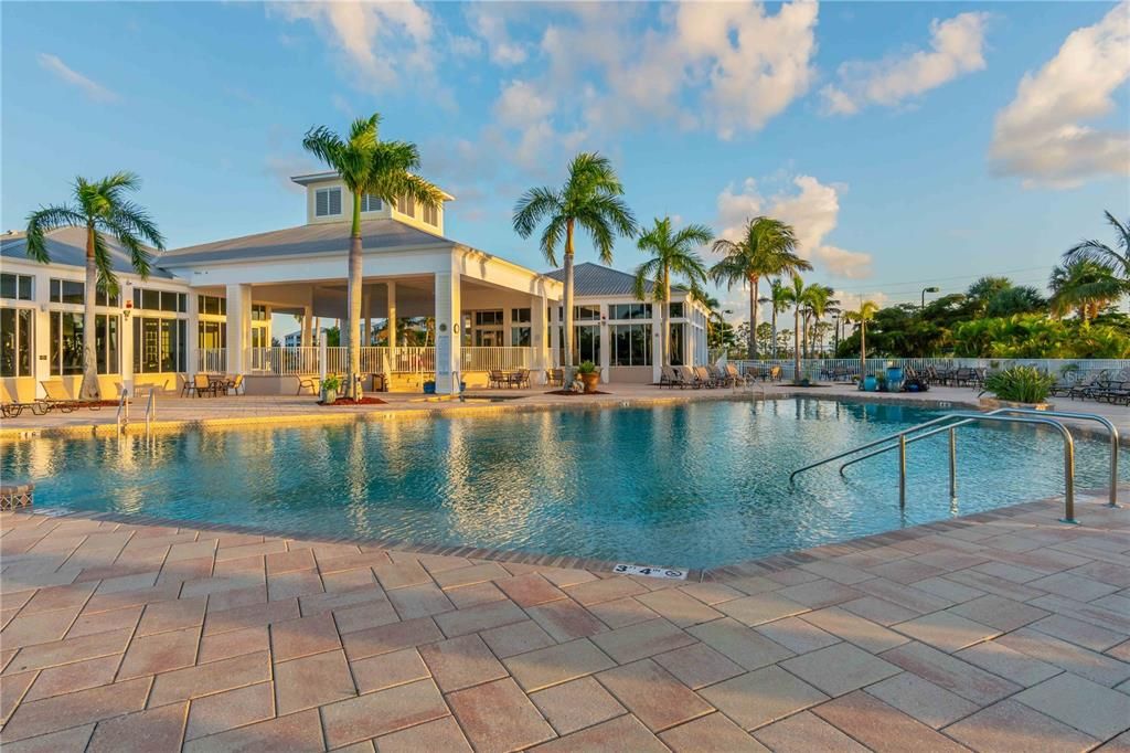 待售: $230,000 (2 贝兹, 2 浴室, 903 平方英尺)