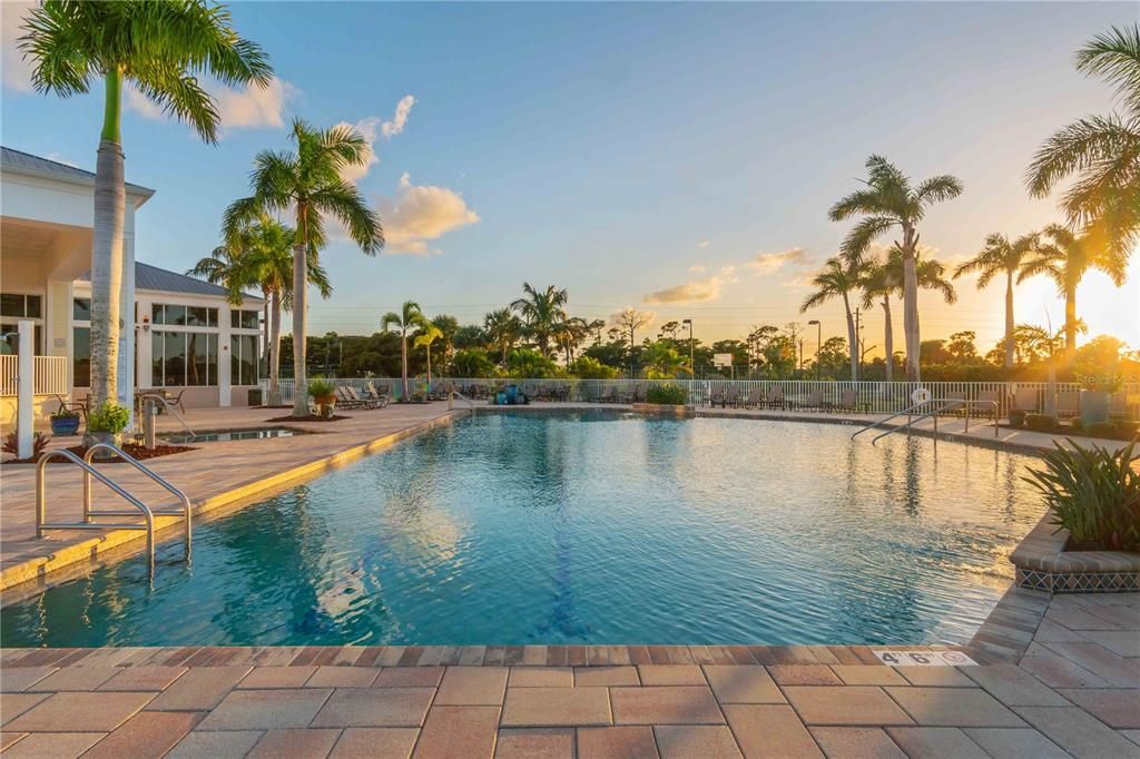 待售: $230,000 (2 贝兹, 2 浴室, 903 平方英尺)