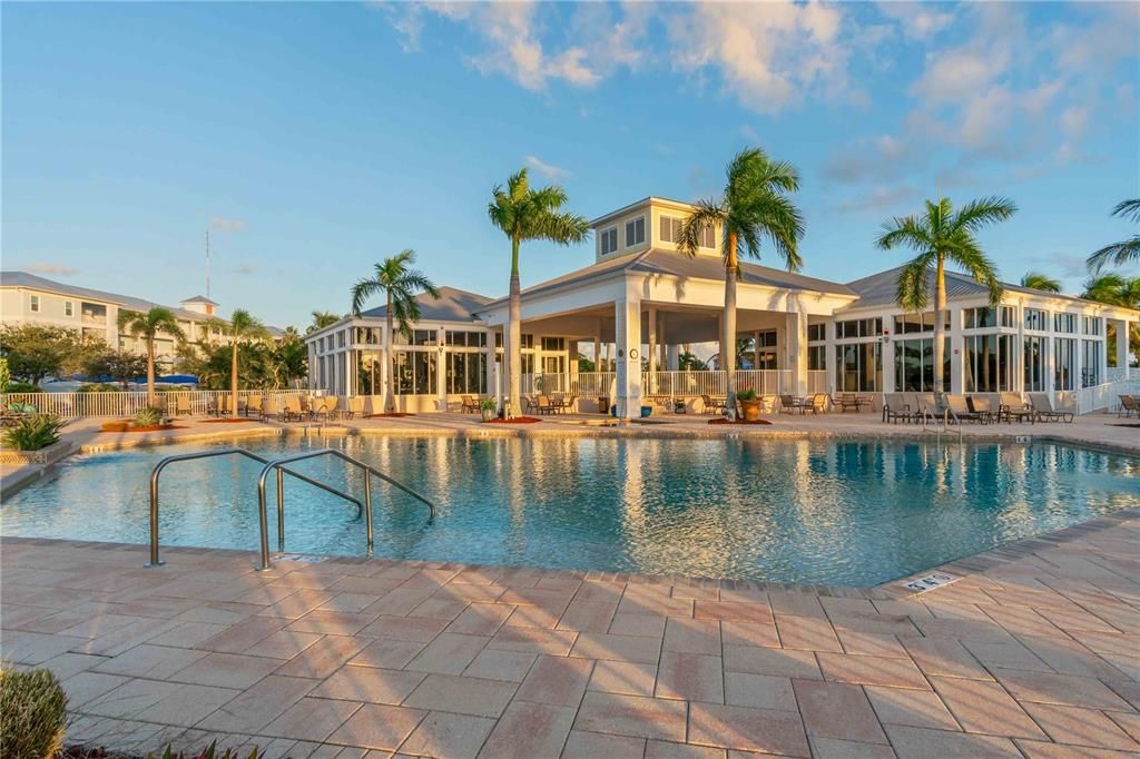 待售: $230,000 (2 贝兹, 2 浴室, 903 平方英尺)