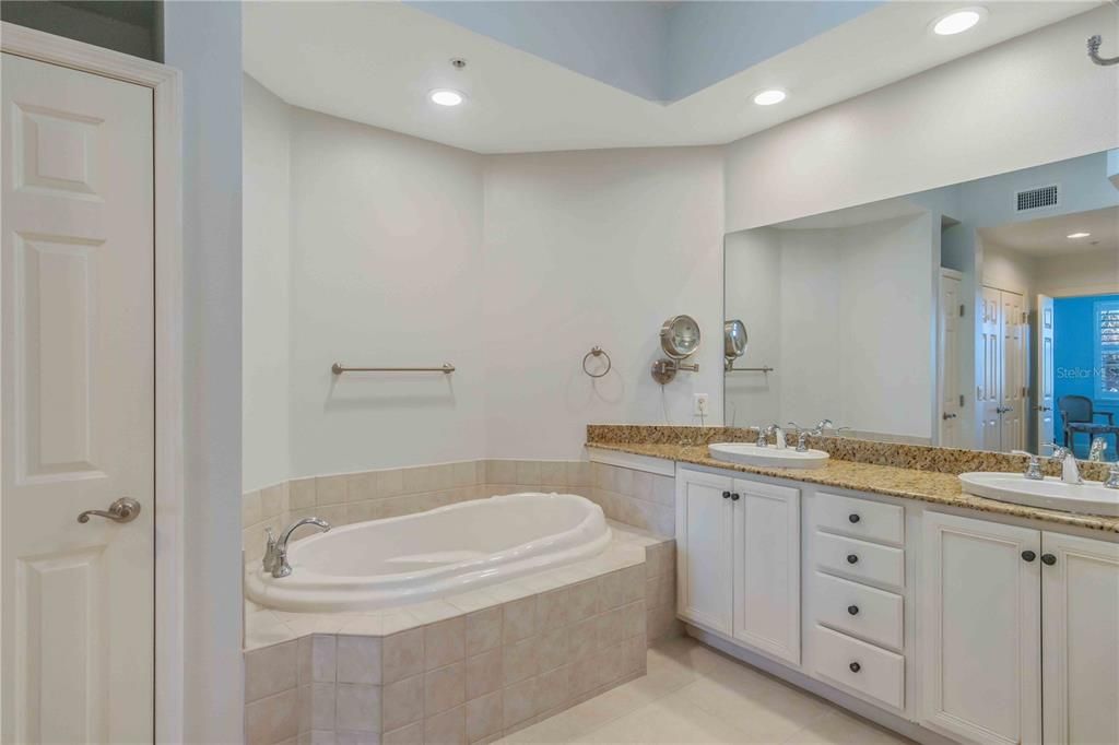 For Sale: $265,000 (3 beds, 2 baths, 1758 Square Feet)