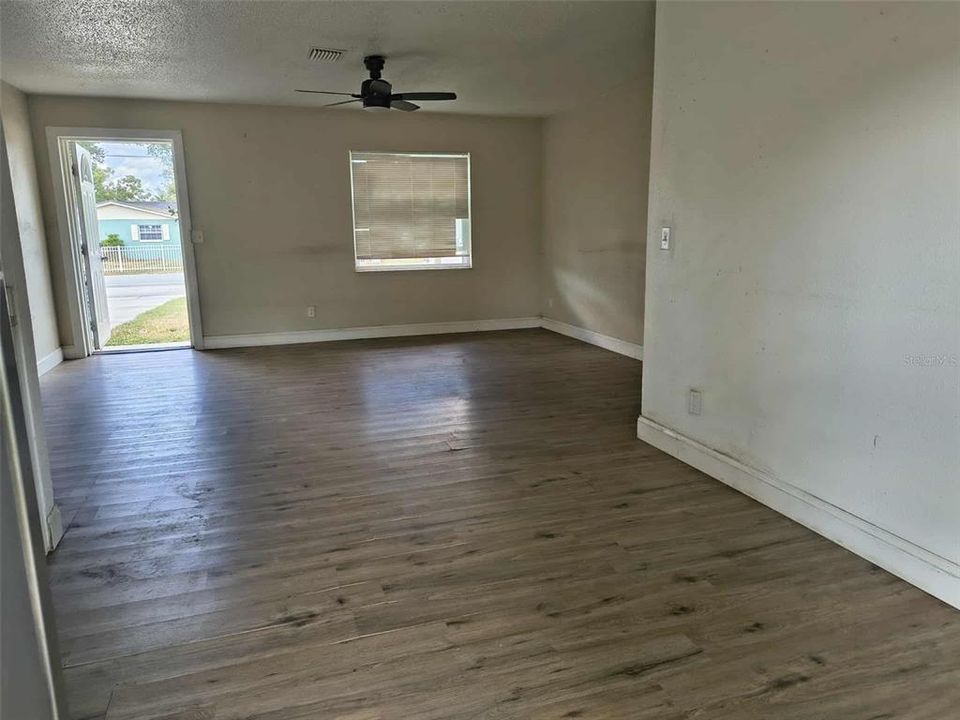 待售: $250,000 (4 贝兹, 2 浴室, 1165 平方英尺)