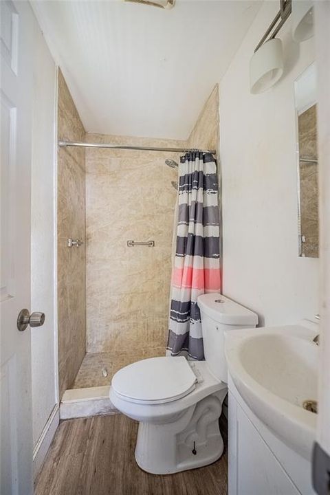 待售: $250,000 (4 贝兹, 2 浴室, 1165 平方英尺)