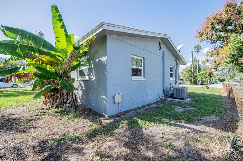 待售: $250,000 (4 贝兹, 2 浴室, 1165 平方英尺)