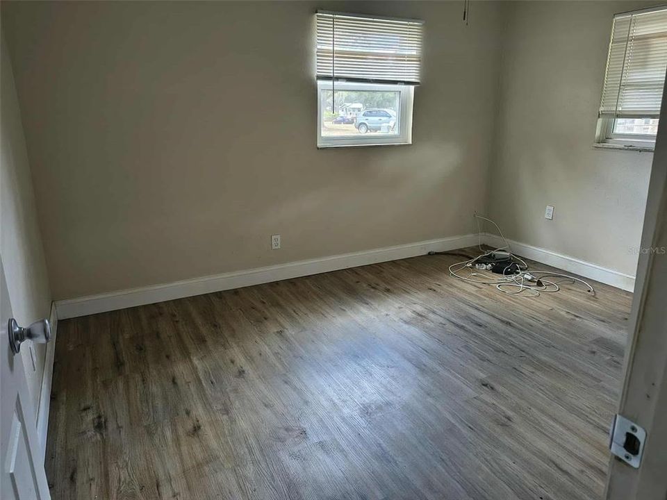 待售: $250,000 (4 贝兹, 2 浴室, 1165 平方英尺)