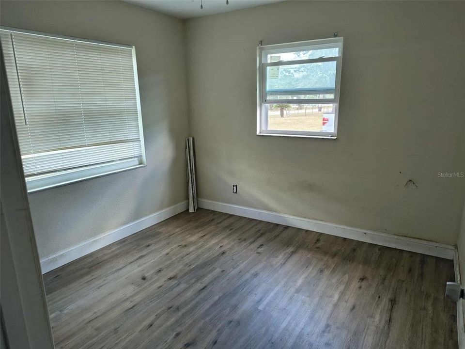 待售: $250,000 (4 贝兹, 2 浴室, 1165 平方英尺)